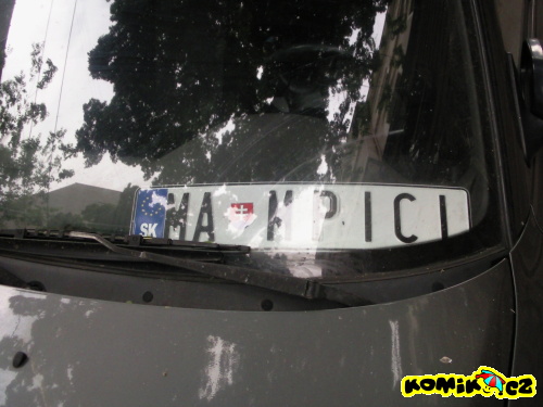 Copak je na tý SPZ napsáno?