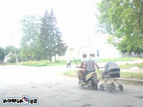 S malým na procházce